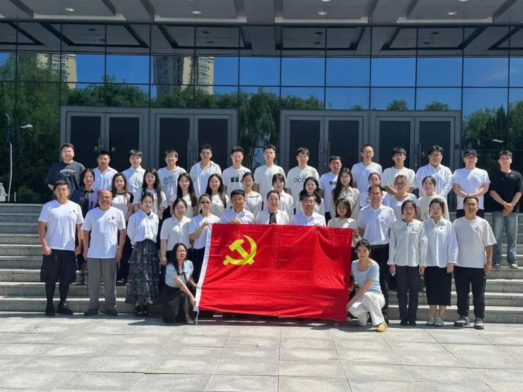 法学院在省廉政教育基地开展“七一”主题党日活动